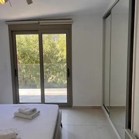 Front Sea Polichrono Villa