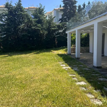 Front Sea Polichrono Villa